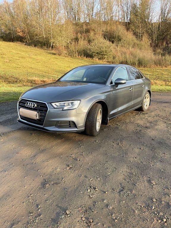 Gebraucht Audi A3 150 PS (110 kW) 2018 Grau Limousine