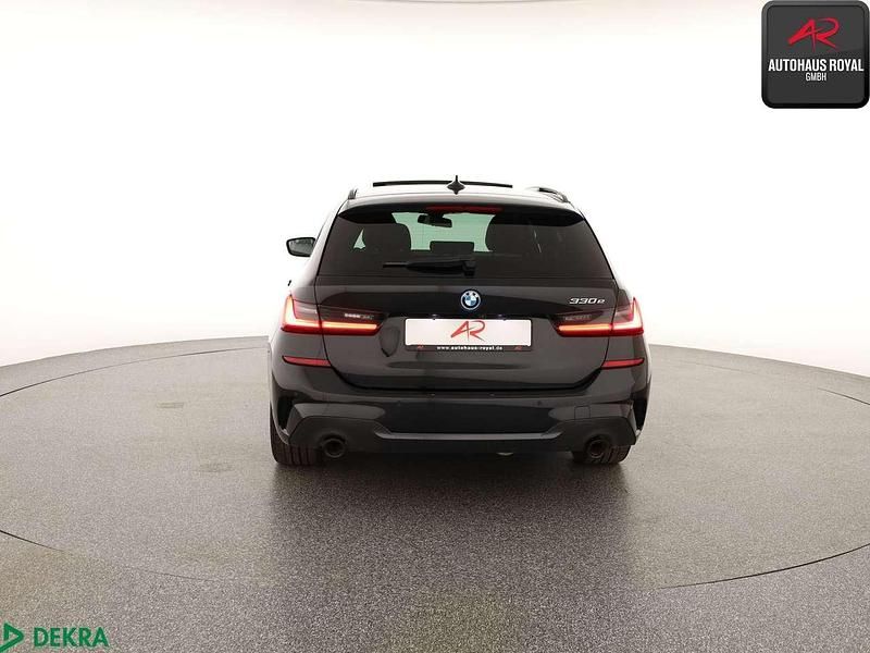 Gebraucht BMW 330e M Sport 252 PS (185 kW) 2021 Saphirschwarz Kombi