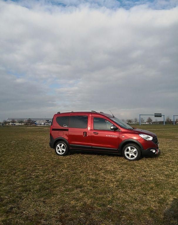 Rot Gebraucht 2019 Dacia Dokker Stepway Van | 14.995 € (Fairer Preis) - Bild 1/4