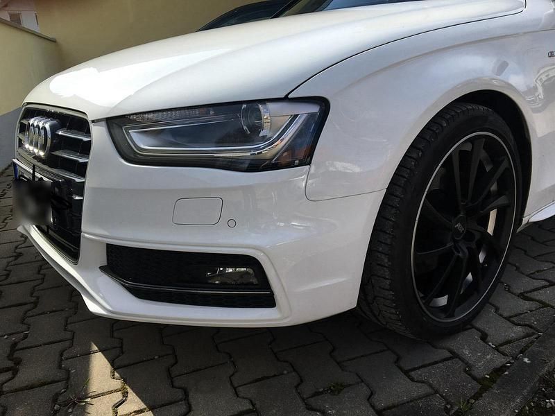 Weiß Gebraucht 2015 Audi A4 Kombi | 15.000 € (Etwas zu teuer) - Bild 1/4