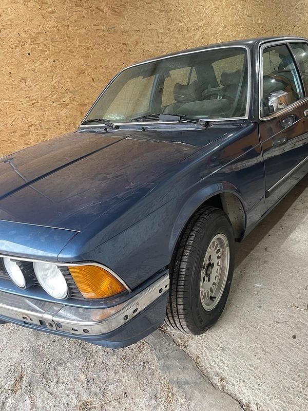 Second-hand BMW 732 Executive 1984 Albastru Berlinǎ