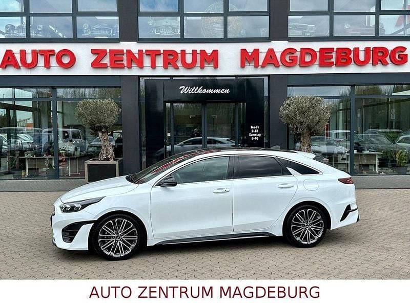 Weiß Gebraucht 2022 Kia ProCeed GT GT-Line Kleinwagen | 25.950 € (Fairer Preis) - Bild 1/4