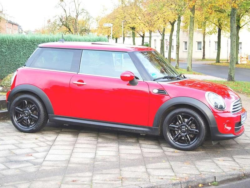 Gebraucht Mini Cooper 122 PS (89 kW) 2014 Chili red Kleinwagen