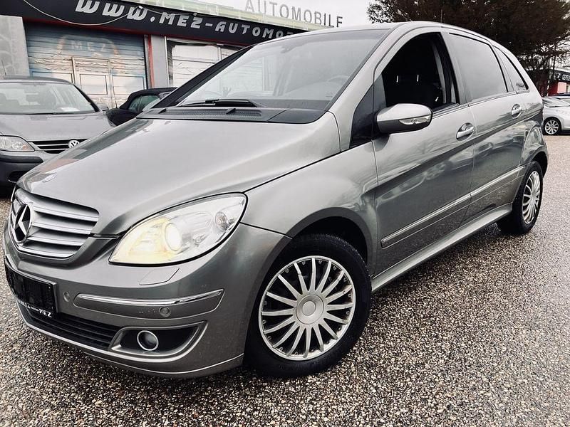 Grau Gebraucht 2006 Mercedes 200 Limousine | 2.780 € (Superpreis) - Bild 1/4