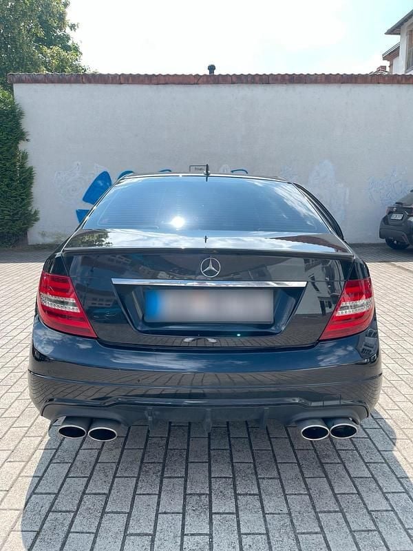 Gebraucht Mercedes C200 136 PS (100 kW) 2011 Schwarz Limousine