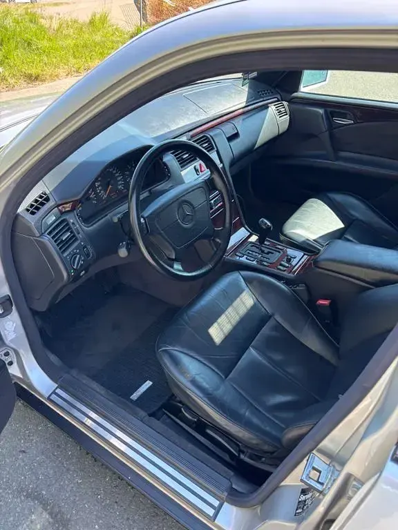 Gebraucht Mercedes E320 224 PS (164 kW) 1998 Schwarz Limousine