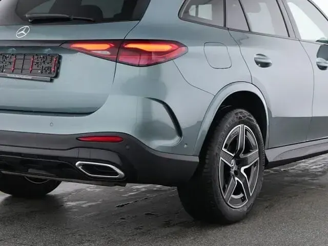Gebraucht Mercedes GLC300 AMG 258 PS (189 kW) 2025 lack verdesilber SUV