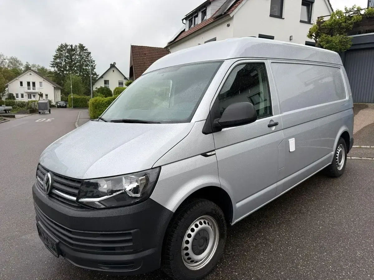 Gebraucht VW Transporter 150 PS (110 kW) 2017 Grau Van
