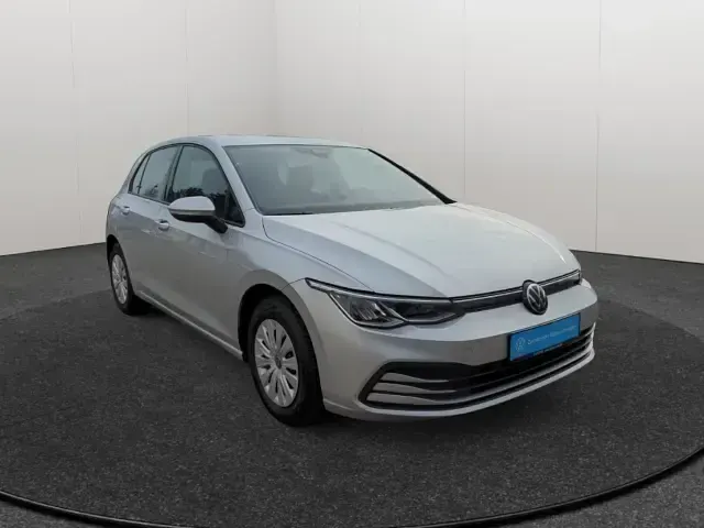 Usado VW Golf VIII 116 HP (85 kW) 2021 Prateado Sedan