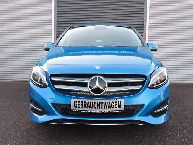 Gebraucht Mercedes B200 Urban 136 PS (100 kW) 2016 Blau Kleinwagen