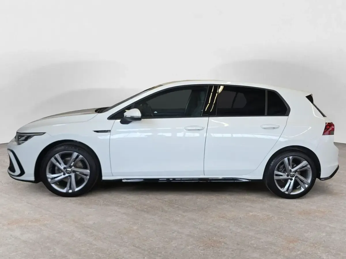 Gebraucht VW Golf VIII R-line 131 PS (96 kW) 2024 Weiß Limousine