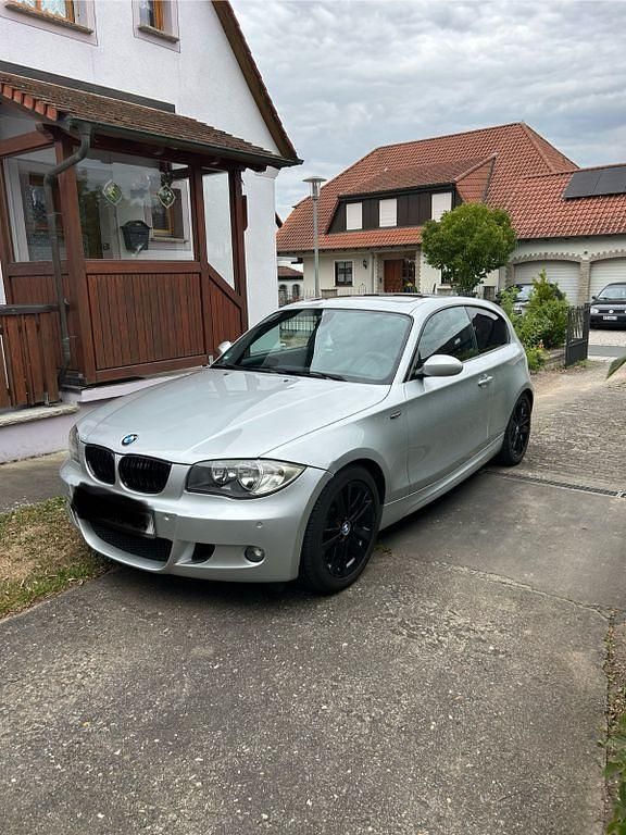 Grau Gebraucht 2007 BMW 118 M Sport Kleinwagen | 3.700 € (Fairer Preis) - Bild 1/4