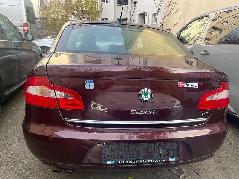 Gebraucht Skoda Superb Ambition 160 PS (117 kW) 2009 Rot Limousine