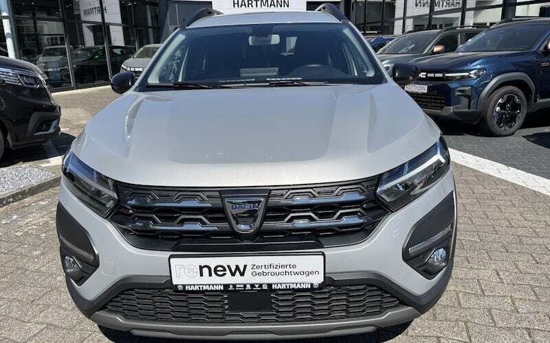 Grau Gebraucht 2022 Dacia Jogger Extreme Kombi | 18.450 € (Fairer Preis) - Bild 1/3