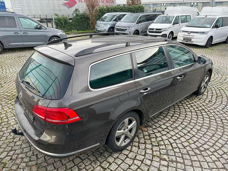 Gebraucht VW Passat Comfortline 122 PS (89 kW) 2013 Black oak brown metallic Kombi