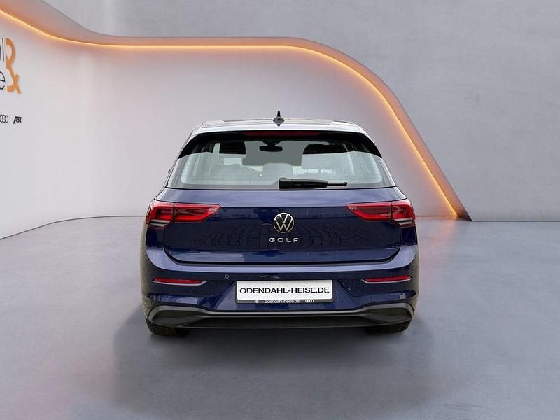 Gebraucht VW Golf Life 150 PS (110 kW) 2023 Blau Limousine