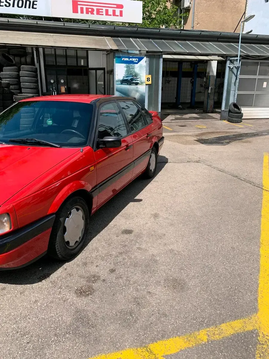 Gebraucht VW Passat 90 PS (66 kW) 1992 Grau Limousine