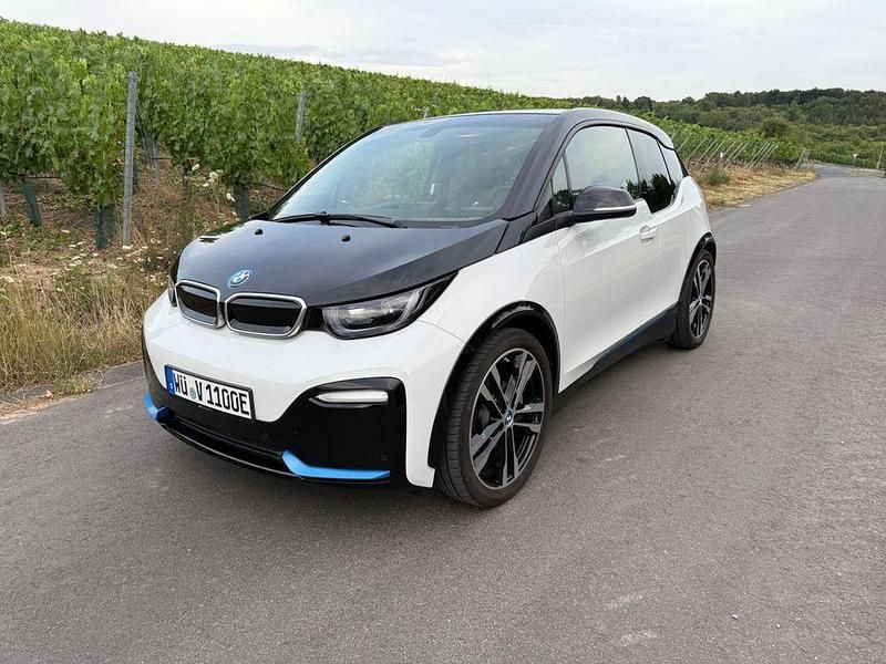 Weiß Gebraucht 2021 BMW i3 Kleinwagen | 19.950 € (Guter Preis) - Bild 1/4