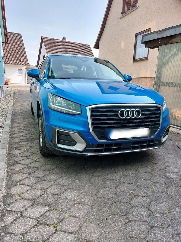 Blau Gebraucht 2016 Audi Q2 Design SUV | 17.500 € (Fairer Preis) - Bild 1/4