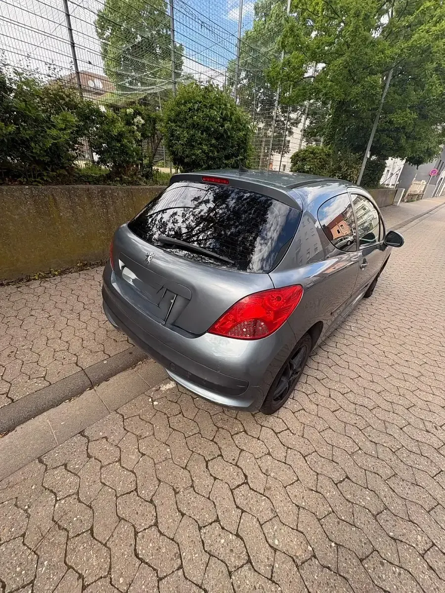 Gebraucht Peugeot 207 73 PS (53 kW) 2007 Grau Coupé