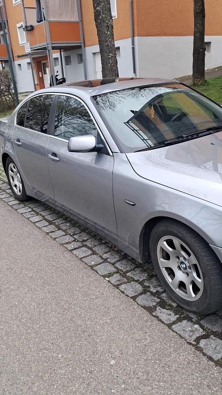 Gebraucht BMW 523 177 PS (130 kW) 2006 Grau Limousine