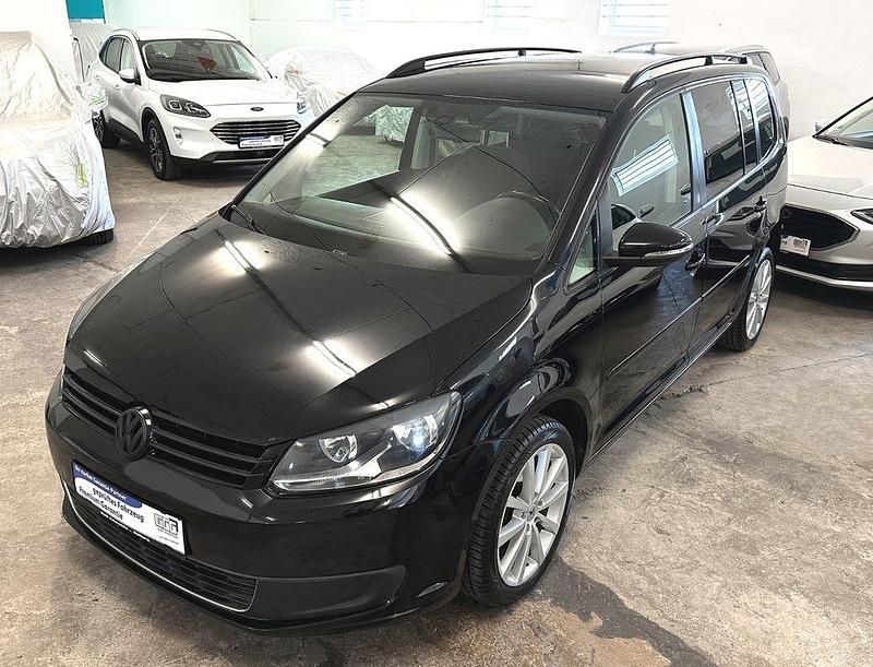 Schwarz Gebraucht 2010 VW Touran Van / Kleinbus | 5.990 € (Etwas zu teuer) - Bild 1/4