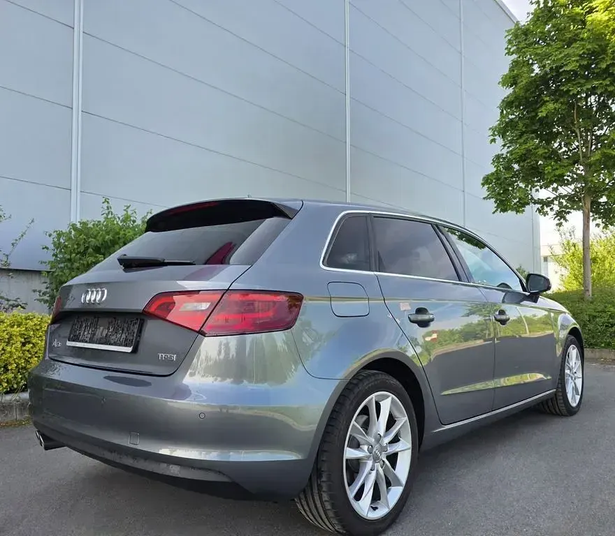 Second-hand Audi A3 Ambiente 140 CP (102 kW) 2014 Gri Berlinǎ