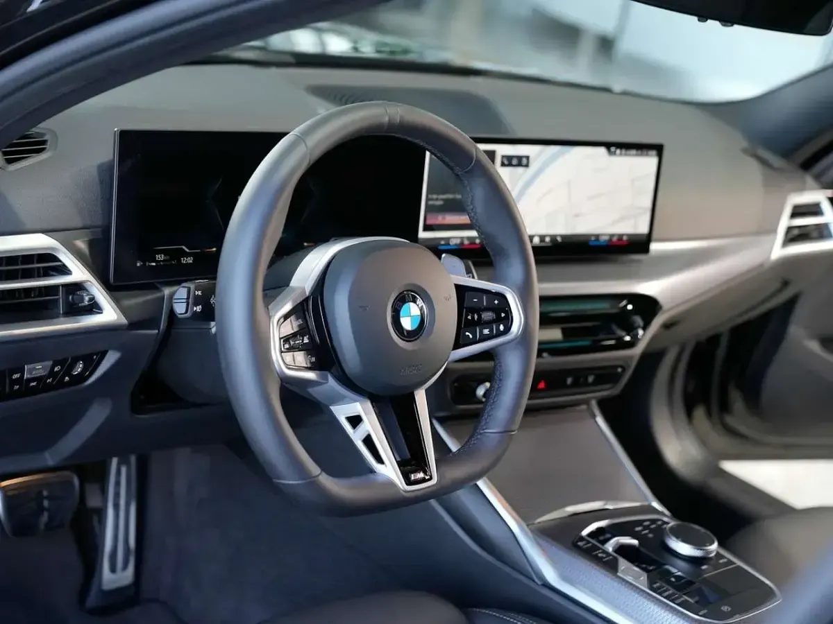 Gebraucht BMW 320 M Sport 190 PS (139 kW) 2026 Saphirschwarz Kombi