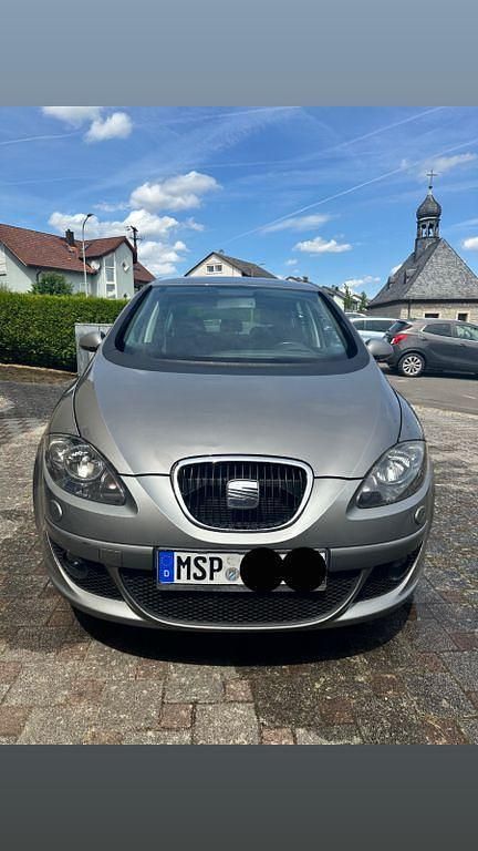 Grau Gebraucht 2008 Seat Altea Van / Kleinbus | 3.100 € (Fairer Preis) - Bild 1/4