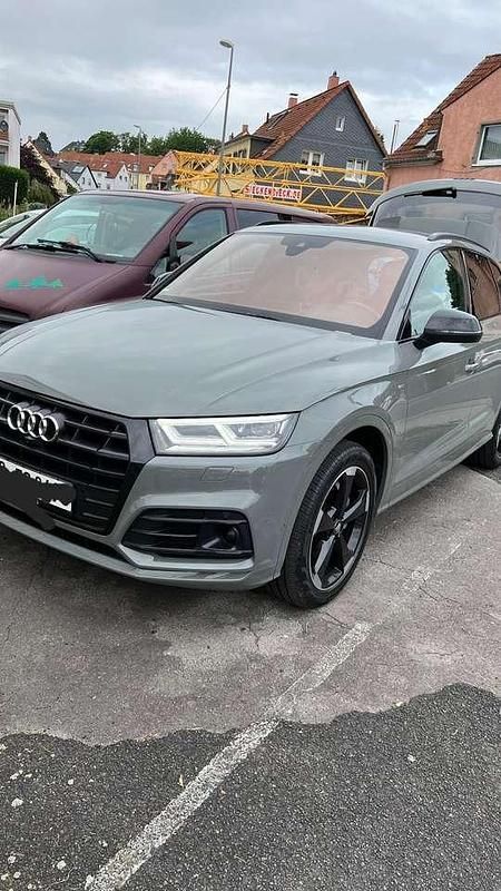 Grau Gebraucht 2020 Audi Q5 Sport SUV | 35.900 € (Teuer) - Bild 1/4