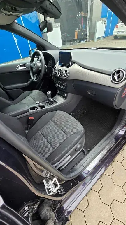 Gebraucht Mercedes B180 109 PS (80 kW) 2015 Violett Kleinwagen