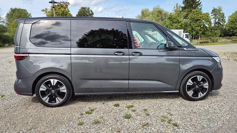 Second-hand VW Multivan Edition 150 CP (110 kW) 2025 Gri Monovolum