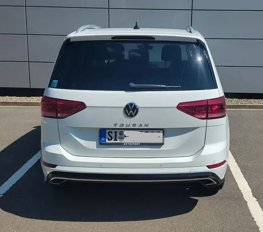Gebraucht VW Touran Highline 150 PS (110 kW) 2022 Weiß Van / Kleinbus