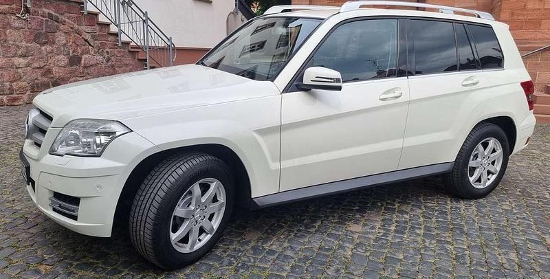 Calcitweiss Gebraucht 2010 Mercedes GLK350 SUV | 10.490 € (Fairer Preis) - Bild 1/4