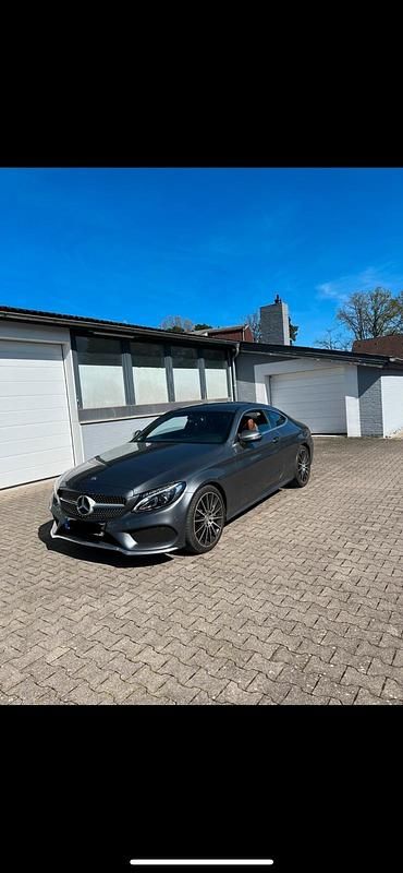Grau Gebraucht 2016 Mercedes C200 AMG line Coupé | 22.750 € (Fairer Preis) - Bild 1/4