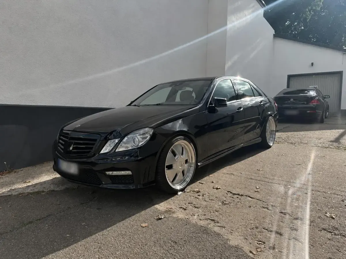 Gebraucht Mercedes E500 388 PS (285 kW) 2010 Schwarz Limousine