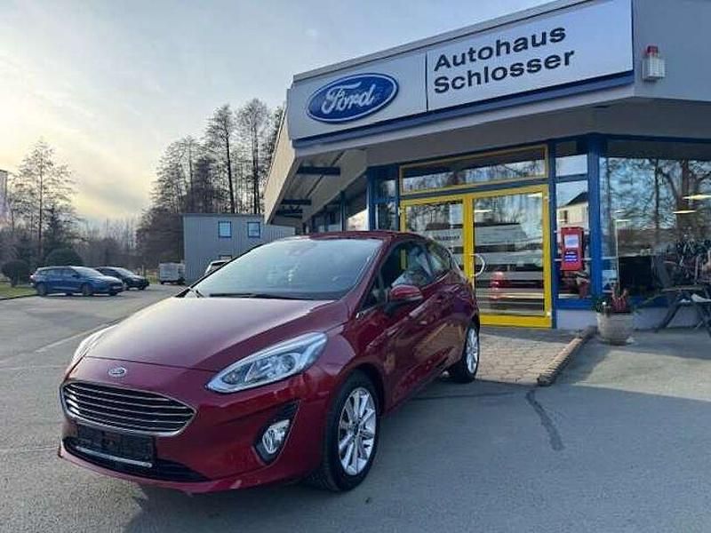 Gebraucht Ford Fiesta Titanium 95 PS (69 kW) 2019 Rubyrot (metallic) Kleinwagen