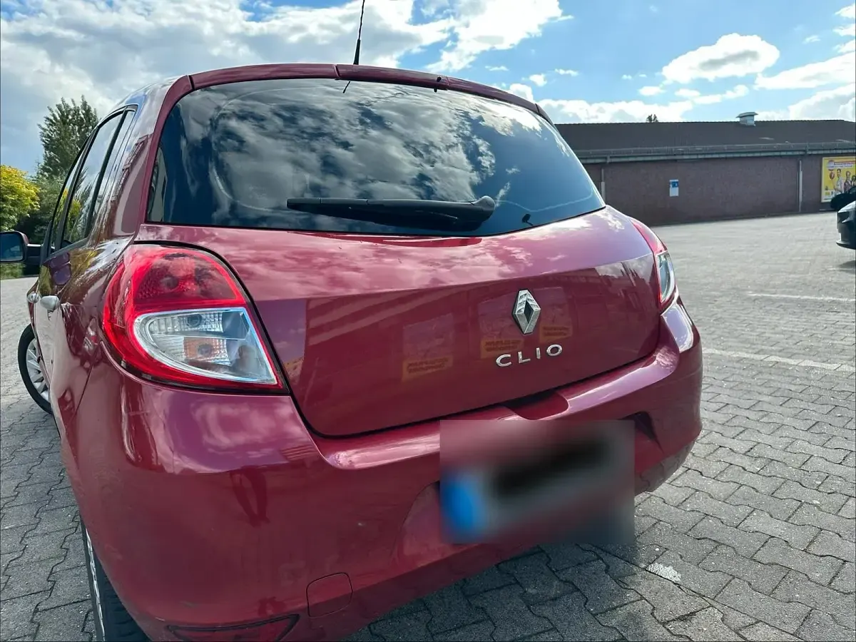 Gebraucht Renault Clio II 75 PS (55 kW) 2010 Rot Limousine