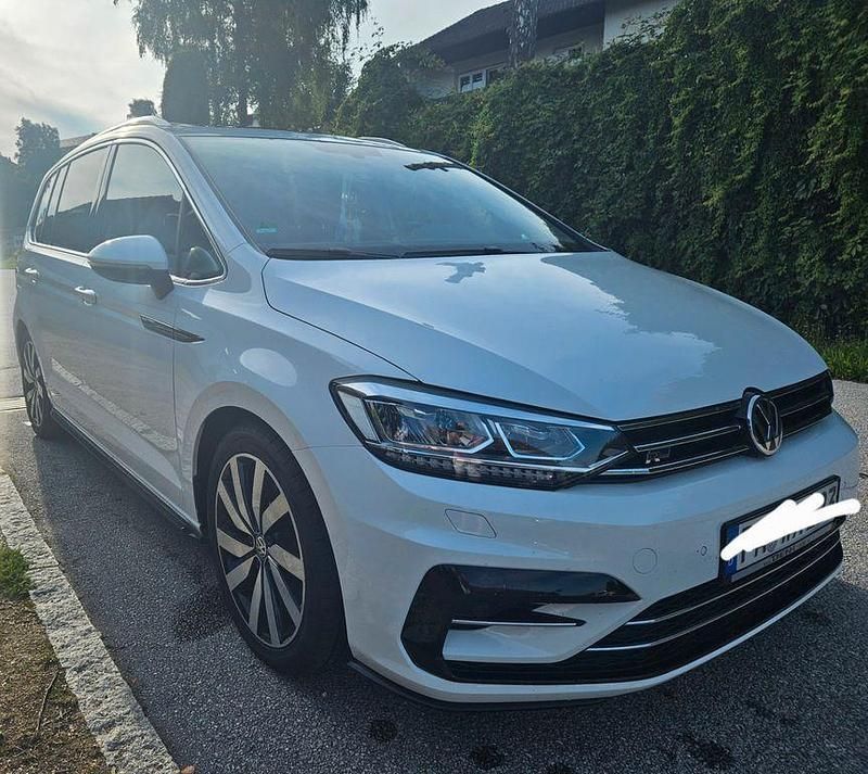 Weiß Gebraucht 2016 VW Touran Highline Van / Kleinbus | 20.900 € (Fairer Preis) - Bild 1/4