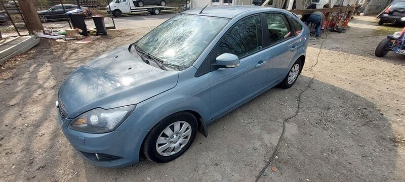 Grau Gebraucht 2008 Ford Focus Titanium Limousine | 790 € (Guter Preis) - Bild 1/4