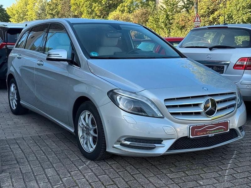 Silber Gebraucht 2013 Mercedes B200 Van / Kleinbus | 11.790 € (Fairer Preis) - Bild 1/4