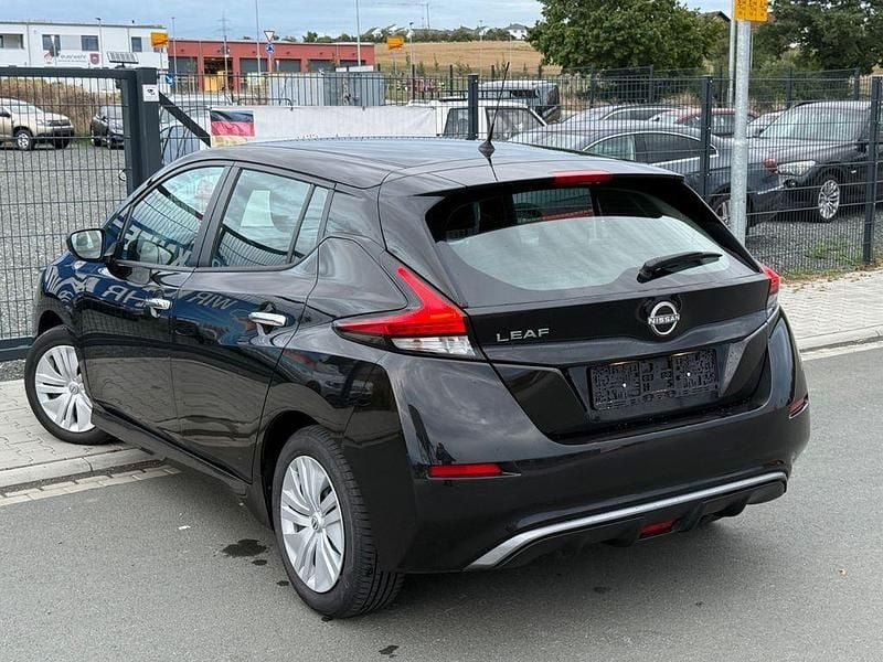 Gebraucht Nissan Leaf Basis 110 kW (150 PS) 2022 Schwarz Kleinwagen