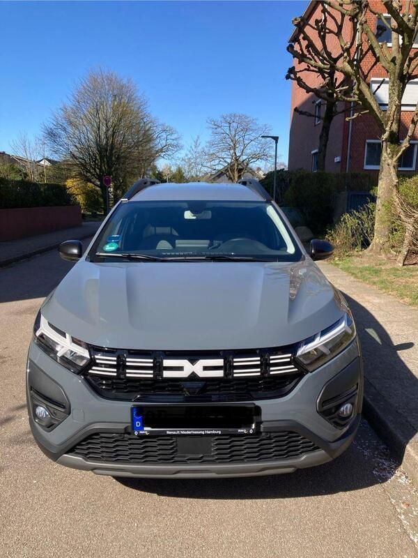 Grau Gebraucht 2023 Dacia Jogger Extreme Kombi | 16.890 € (Guter Preis) - Bild 1/4