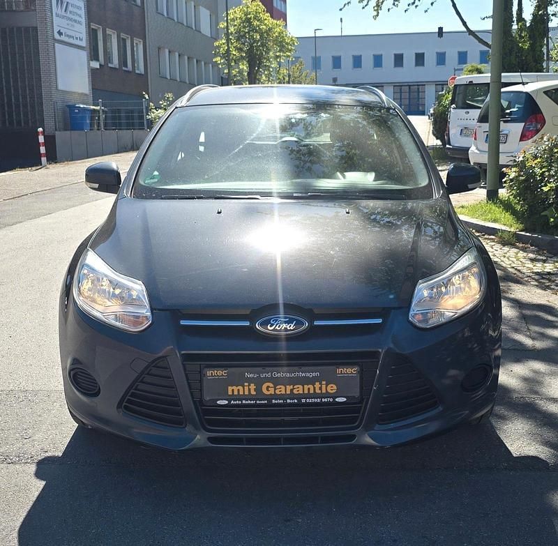 Gebraucht Ford Focus Trend 105 PS (77 kW) 2013 Midnight skygrau metallic Kombi