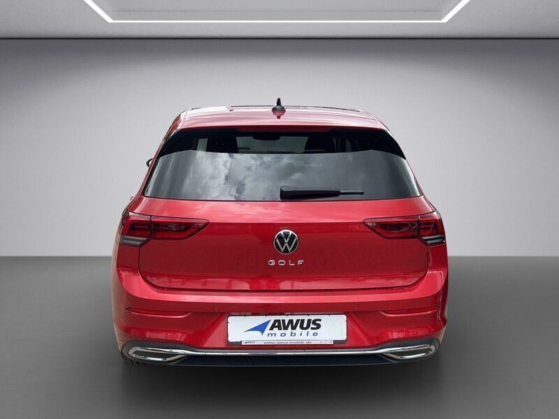 Gebraucht VW Golf VIII Style 150 PS (110 kW) 2022 Rot / kings red (metallic) Limousine