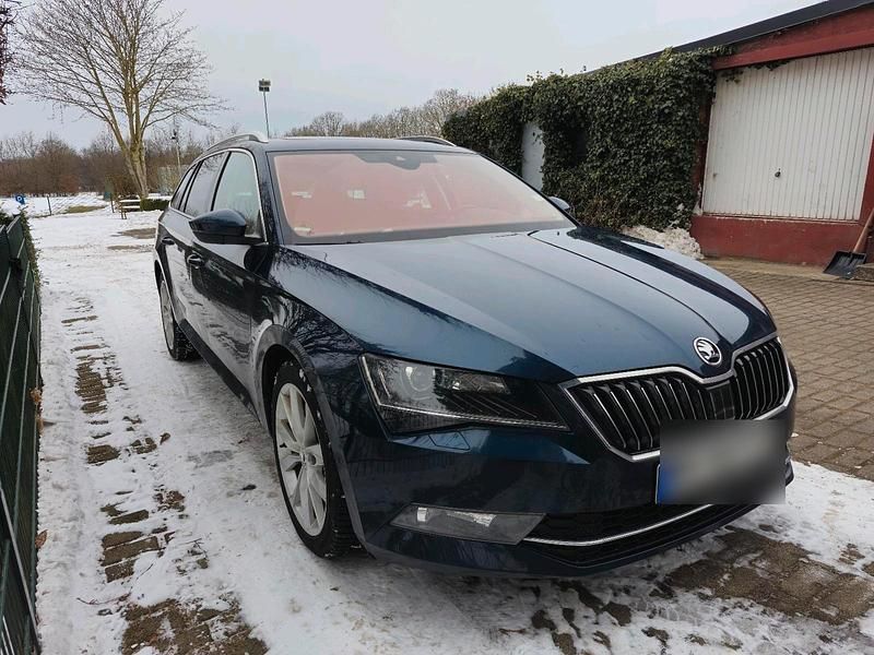 Gebraucht Skoda Superb 190 PS (139 kW) 2019 Blau Kombi
