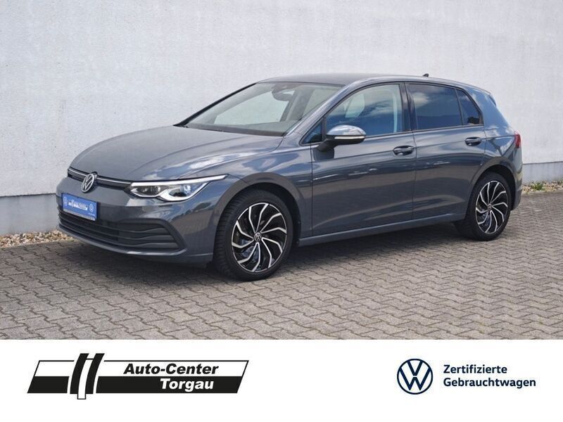 Grau Gebraucht 2021 VW Golf VIII Life Limousine | 18.489 € (Fairer Preis) - Bild 1/4