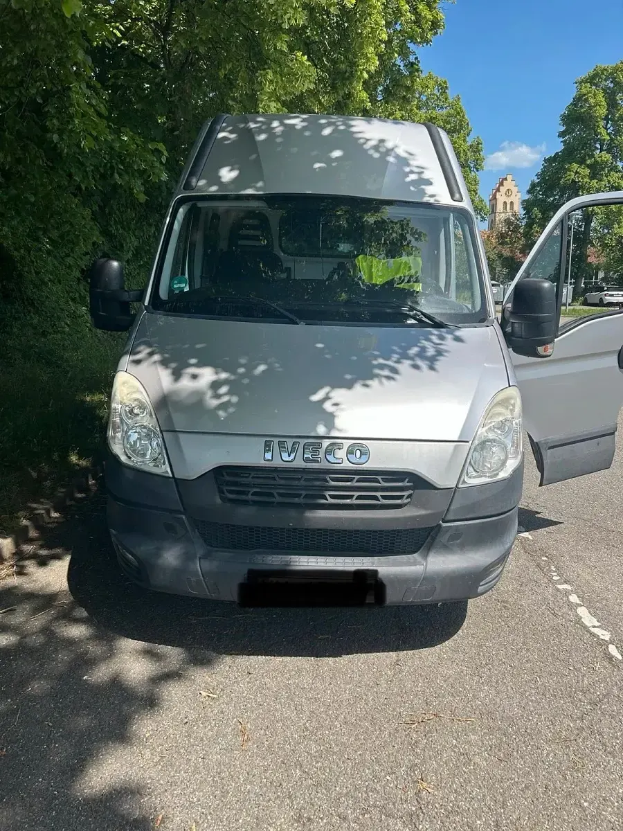Gebraucht Iveco Daily 140 PS (102 kW) 2013 Grün Van / Kleinbus