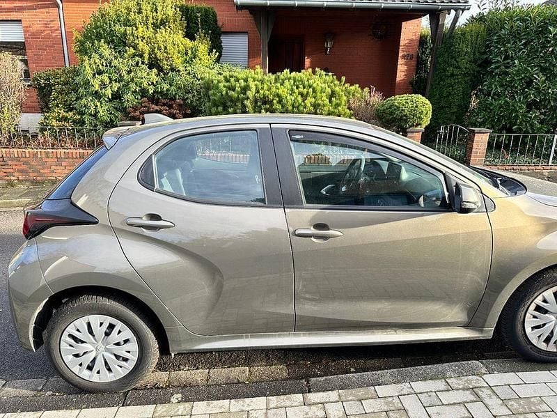Gebraucht 2023 Toyota Yaris Comfort Limousine | 15.299 € (Fairer Preis) - Bild 1/4