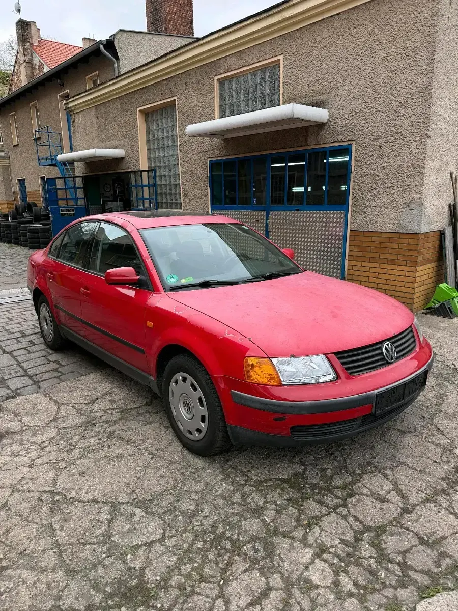 Second-hand VW Passat 100 CP (73 kW) 1998 Berlinǎ